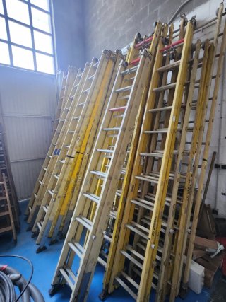Escaleras Fibra 10 y 12 Peldaños