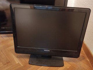 1 Televisor Sanyo y uno Philips