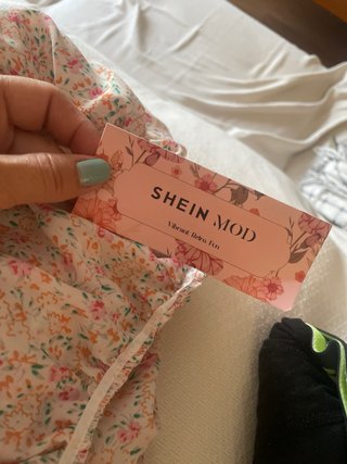 Vestido floral con volantes
