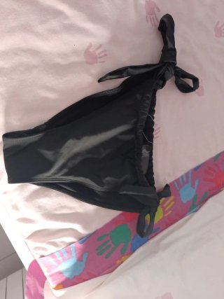 Braga bikini negra con lazos