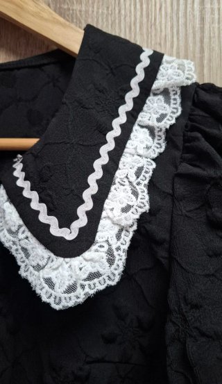 Blusa negra Shein cuello bebé encaje NUEVA M