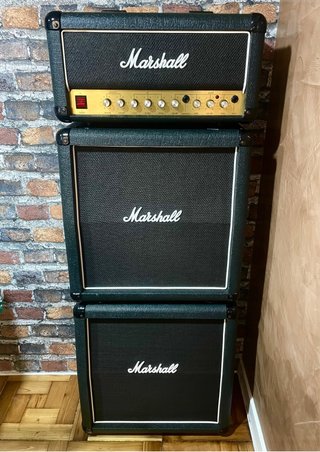 Amplificador Marshall Negro y Dorado
