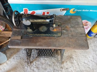 Máquina de coser Singer antigua
