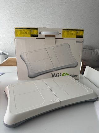 Wii Fit Plus Nintendo Balance Board