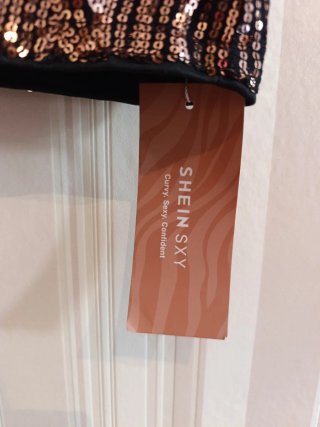 Top lentejuelas negro y dorado SHEIN SXY