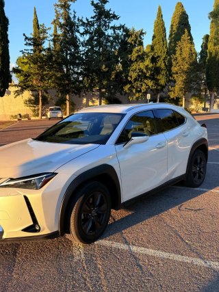 Lexus UX 2024