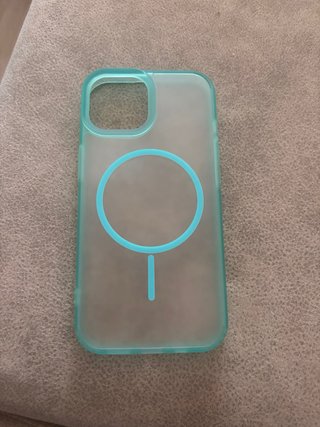Funda móvil translúcida con MagSafe