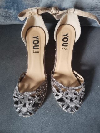 Sandalias You Too Beige y Plateadas