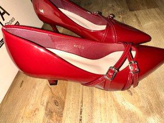 Zapatos charol rojos MIA Shoes talla 38