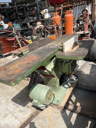 Labradora de madera industrial
