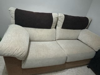 Sofá de tela chenilla beige y marrón