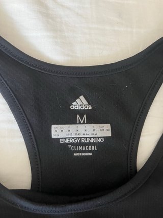 Camiseta deportiva Adidas con sujetador talla M