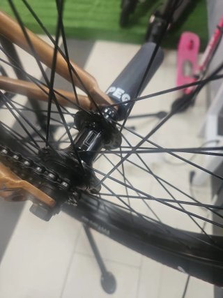 Bicicleta BMX con extras