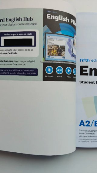 Libro A2/B1 English file student book and workbook