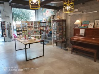 Traspaso librería generalista en Valencia capital