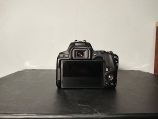 Canon EOS 250D + 3 objetivos + accesorios