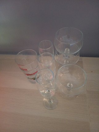 Varios recipientes de cristal