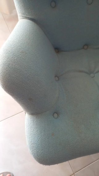 Butaca de diseño azul tela y madera