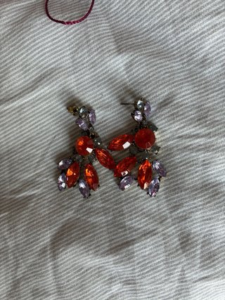 Pendientes Zara pedrería naranja y morado