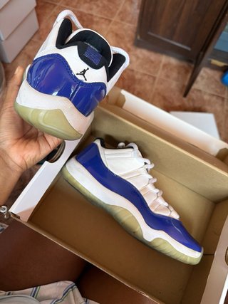 Air Jordan 11 Retro Low Morado Blanco
