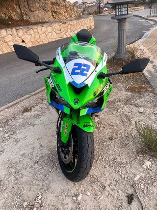 Kawasaki ZX6R Sportbike Verde