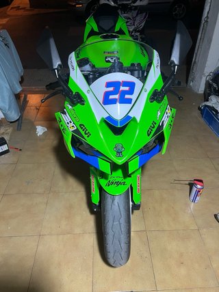 Kawasaki ZX6R Sportbike Verde
