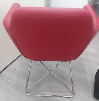 Silla de piel roja
