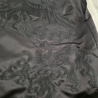 Chaleco estilo oriental bordado negro