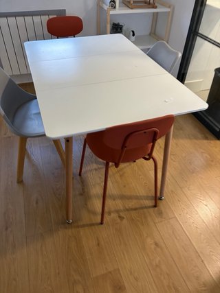 Mesa comedor blanca con 4 sillas