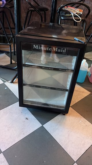 Nevera expositora Minute Maid