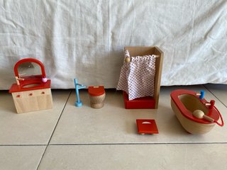 Muñecos Goki de Madera y muebles