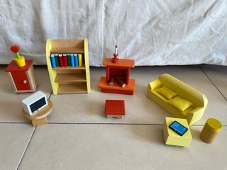 Muñecos Goki de Madera y muebles