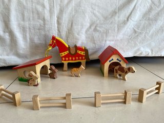Muñecos Goki de Madera y muebles