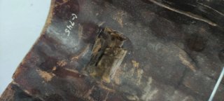 Máscara africana de madera pintada