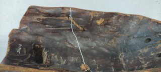 Máscara africana de madera pintada