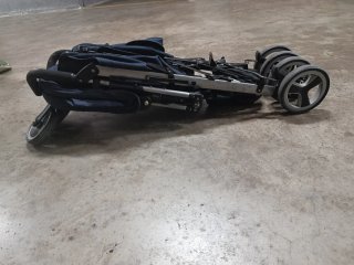 Carrito de bebé azul