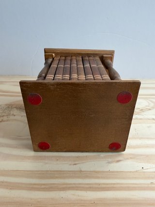 Juego posavasos madera libros
