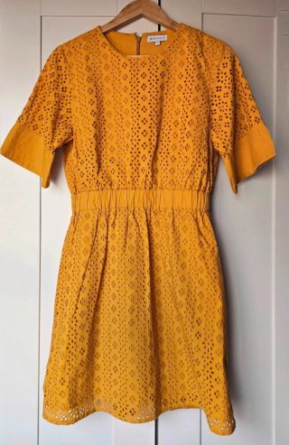 Vestido amarillo Warehouse