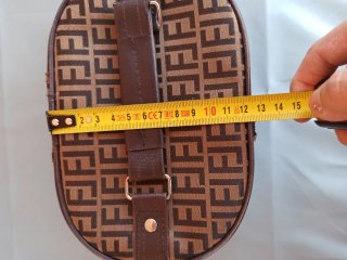 Neceser estilo Fendi con espejo.