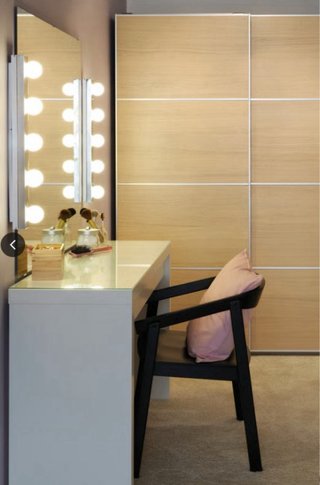 Tocador Ikea con espejo y luces