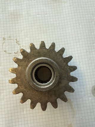 Piñón John Deere 717 818
