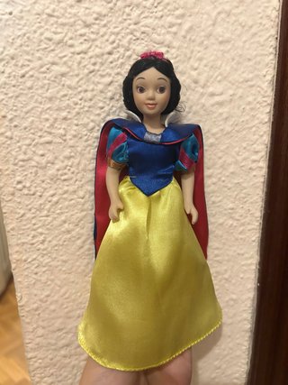 Muñeca de porcelana BLANCANIEVES