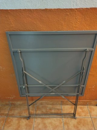 Mesa plegable de acero para jardín