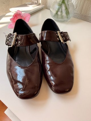 Ballerine Zara rosso-bordeaux con fibbia