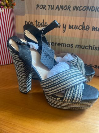 Sandalias SOFREE nuevas beige y negro