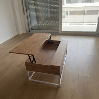 Mesa auxiliar elevable madera.