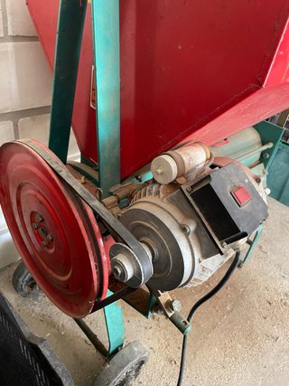 Máquina peladora de almendras