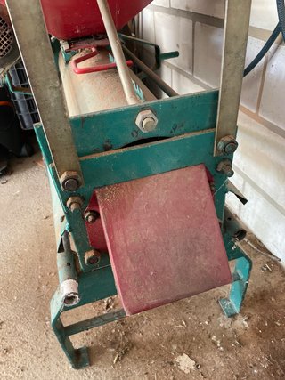 Máquina peladora de almendras