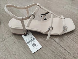 Sandalias Parfois Beige Tiras Hebillas