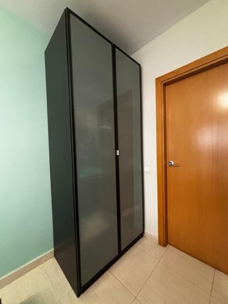 Armario IKEA puertas cristal, baldas correderas